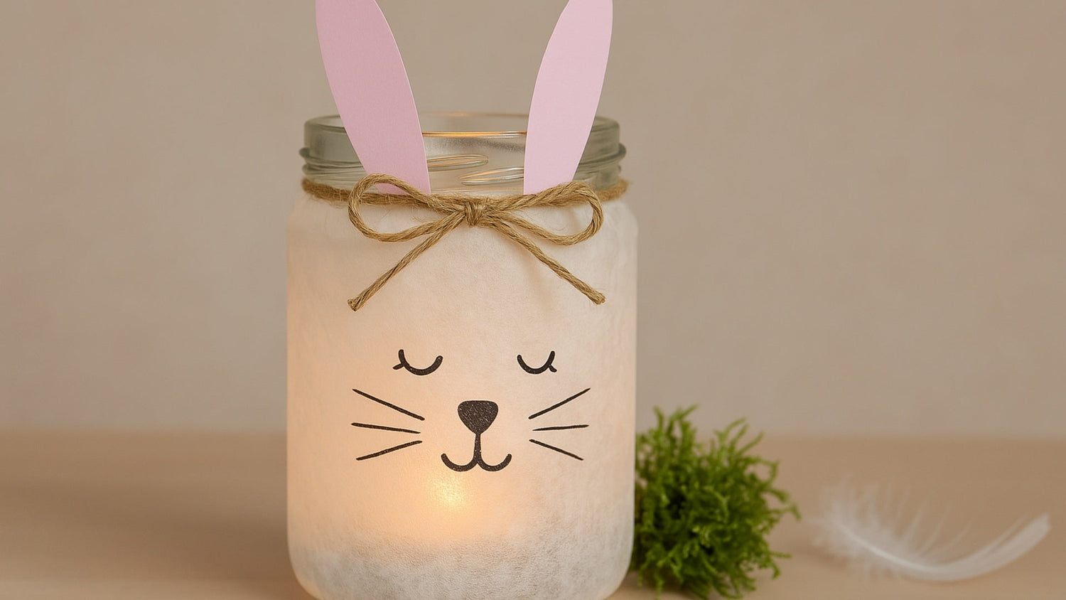 Oster-DIY zum Nachbasteln: Niedliche Häschen-Windlichter aus Glas