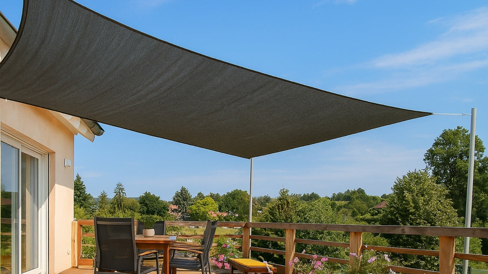 Schattenspender im Sommer - Komfortabler Sonnenschutz für Garten, Terasse und Balkon